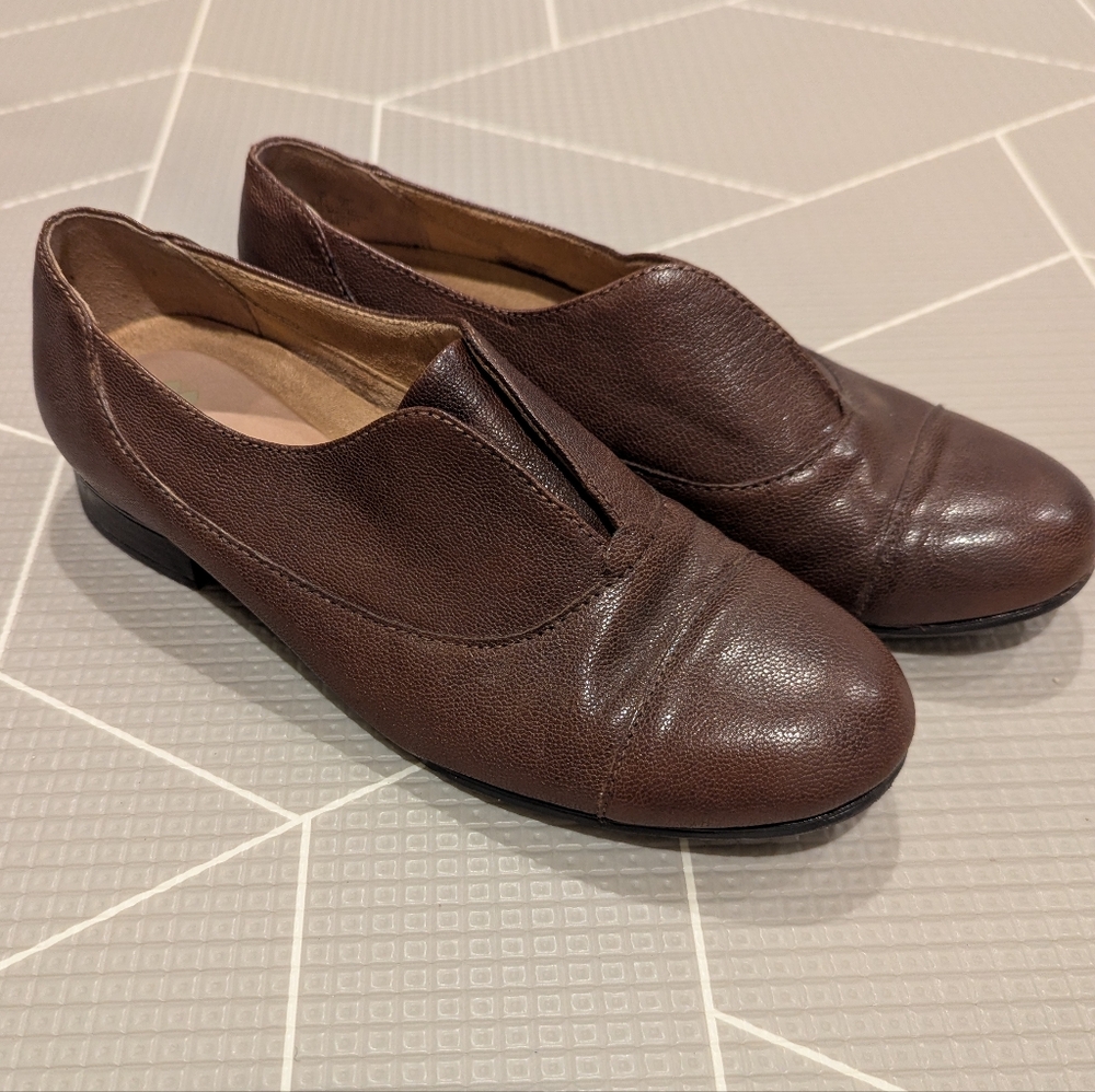 Comfy Naturalizer Slip-on Oxfords
